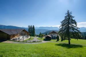 a view of a farm with mountains in the background at Stücklhof Wohnung Rose in San Genesio Atesino