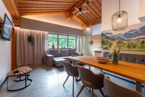 Telewizja i/lub zestaw kina domowego w obiekcie Alm Appartements ZellamSee
