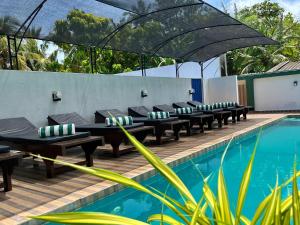 The swimming pool at or close to Sundowners Guesthouse