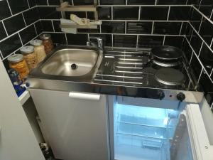 Kuchyň nebo kuchyňský kout v ubytování Super sunny studio with own terrace & parking + 16 fotografií