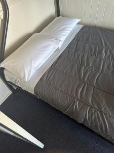 Postel nebo postele na pokoji v ubytování Hotel Metropole Proserpine