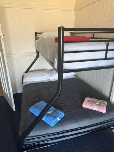Postel nebo postele na pokoji v ubytování Hotel Metropole Proserpine