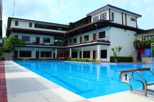 Πισίνα στο ή κοντά στο MaClare Resort