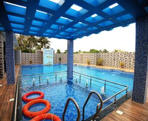Bazén v ubytování Samriddha Beach Resort nebo v jeho okolí