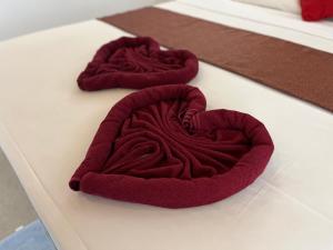 A bed or beds in a room at Sundowners Guesthouse