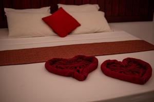 A bed or beds in a room at Sundowners Guesthouse