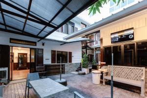 Khu vực ghế ngồi tại Diff Hostel