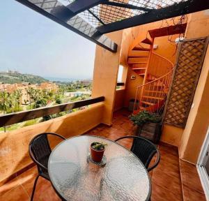 Balkón alebo terasa v ubytovaní 2 bedroom Penthouse with a private 360 rooftop terrace with sea and mountain views