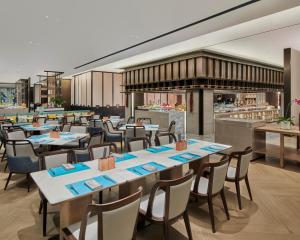 抚州保利华章希尔顿逸林酒店餐厅或其他用餐的地方