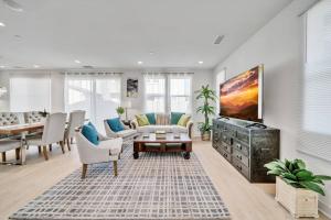 a living room with a couch and a tv at Dreamy Bloom Enclave Irivne LA RMV in American Display Heliport