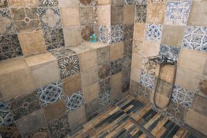Bilik mandi di Veria Stone House 2