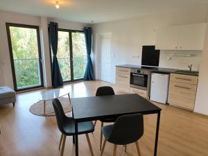 Kuchyň nebo kuchyňský kout v ubytování Appartement entier 56 m2 aux portes de Genève + 10 fotografií