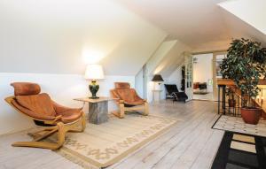 Χώρος καθιστικού στο Amazing Home In Asperup