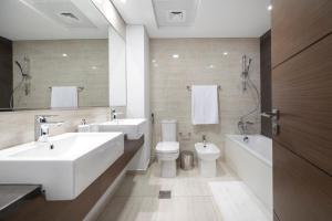 2BR API 1000 Community View Jumeirahにあるバスルーム
