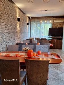 Φωτογραφία από το άλμπουμ του Neon2 - Vendégház σε Oroshaza