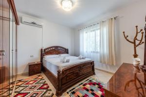 Postel nebo postele na pokoji v ubytování Authentic Lake View Apartment