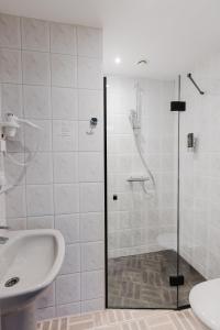 Een badkamer bij Atlas Hotel