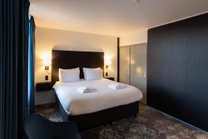 Een bed of bedden in een kamer bij Atlas Hotel