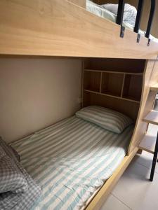 Feng3 Girls Hostel客房内的一张或多张床位