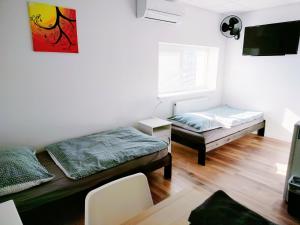 Posteľ alebo postele v izbe v ubytovaní Dimael Hostel & Apartments