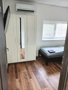Posteľ alebo postele v izbe v ubytovaní Dimael Hostel & Apartments