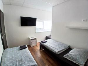 Posteľ alebo postele v izbe v ubytovaní Dimael Hostel & Apartments
