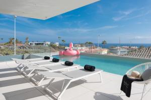 a pool with a pink inflatable pool noodle in the middle at Karat Villa Murano in Callao Salvaje