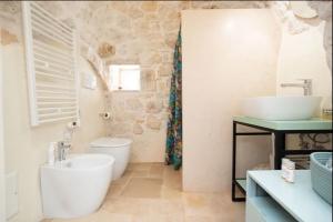 Un baño de Siede la Terra - Trullo con piscina 25 fotos más