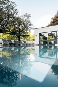 Wellnesshotel Wittelsbach内部或周边的泳池
