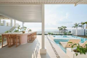 Swimmingpoolen hos eller tæt på Alesea Tammocalao La Union Beachfront Villa - Jacuzzi, Two Pools