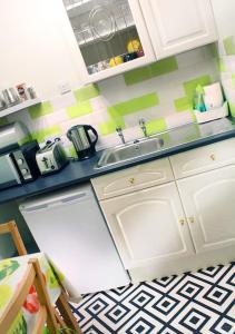 a kitchen with a sink and a counter top at The Studio, Ascot in Winkfield +18 photos