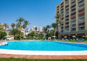 Poolen vid eller i närheten av Beachfront Bungalow Apartment