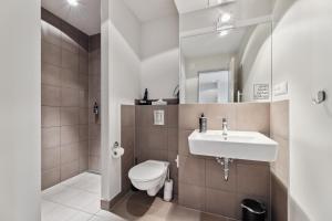 Ένα μπάνιο στο Limehome Berlin Prenzlauer Allee - Digital Access +44 φωτογραφίες