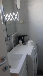 Koupelna v ubytování Skadarlija Central + 9 fotografií