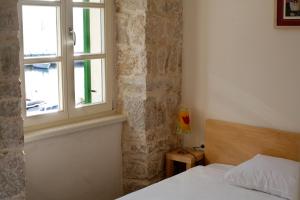 Postel nebo postele na pokoji v ubytování Hotel Maestral