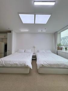 NEW Remodeling Hongdae House房間的床