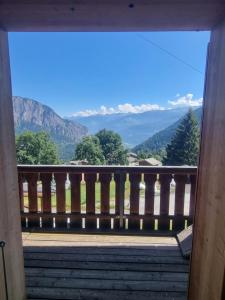 Imagine din galeria proprietății Chalet de charme -vue magnifique în Chamoson