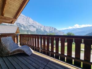 Imagine din galeria proprietății Chalet de charme -vue magnifique în Chamoson