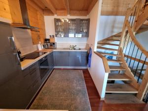 Imagine din galeria proprietății Chalet de charme -vue magnifique în Chamoson