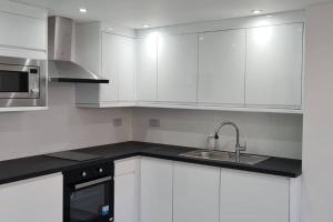 Dapur atau dapur kecil di Luxury studio with parking whole unit to yourself