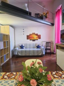 a living room with a bed and a table at Casa Pepita in Finale Ligure