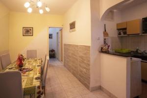 Kuchyň nebo kuchyňský kout v ubytování Apartment Brane