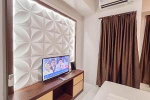 Μια τηλεόραση ή/και κέντρο ψυχαγωγίας στο Cozy Studio Apartment Delft Ciputra Makassar By Travelio