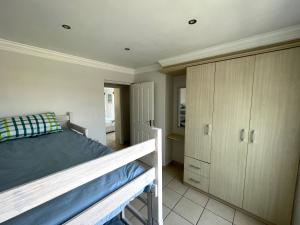 Postel nebo postele na pokoji v ubytování The JBay Oasis