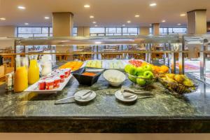 Comida en o cerca de este hotel