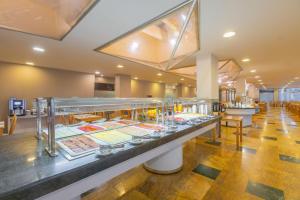 Comida en o cerca de este hotel