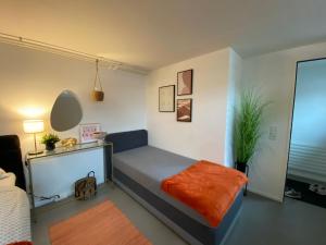 A bed or beds in a room at 120m2 modern 3-Bedroom Loft in Zürich