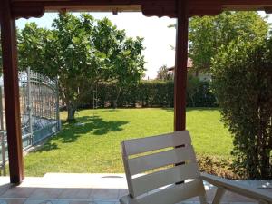 Vonkajšia záhrada v ubytovaní Private two-floor holiday house in Leptokaria