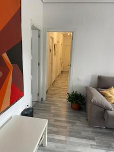 a living room with a couch and a table at Casa familiar en la maravillosa ciudad de L'Eliana con 3 habitaciones in La Eliana