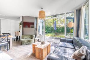 a living room with a couch and a table at Pelikaanweg 21 in De Koog